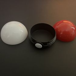 24 Unassembled Red And White Poké Balls With 24 Action Figures