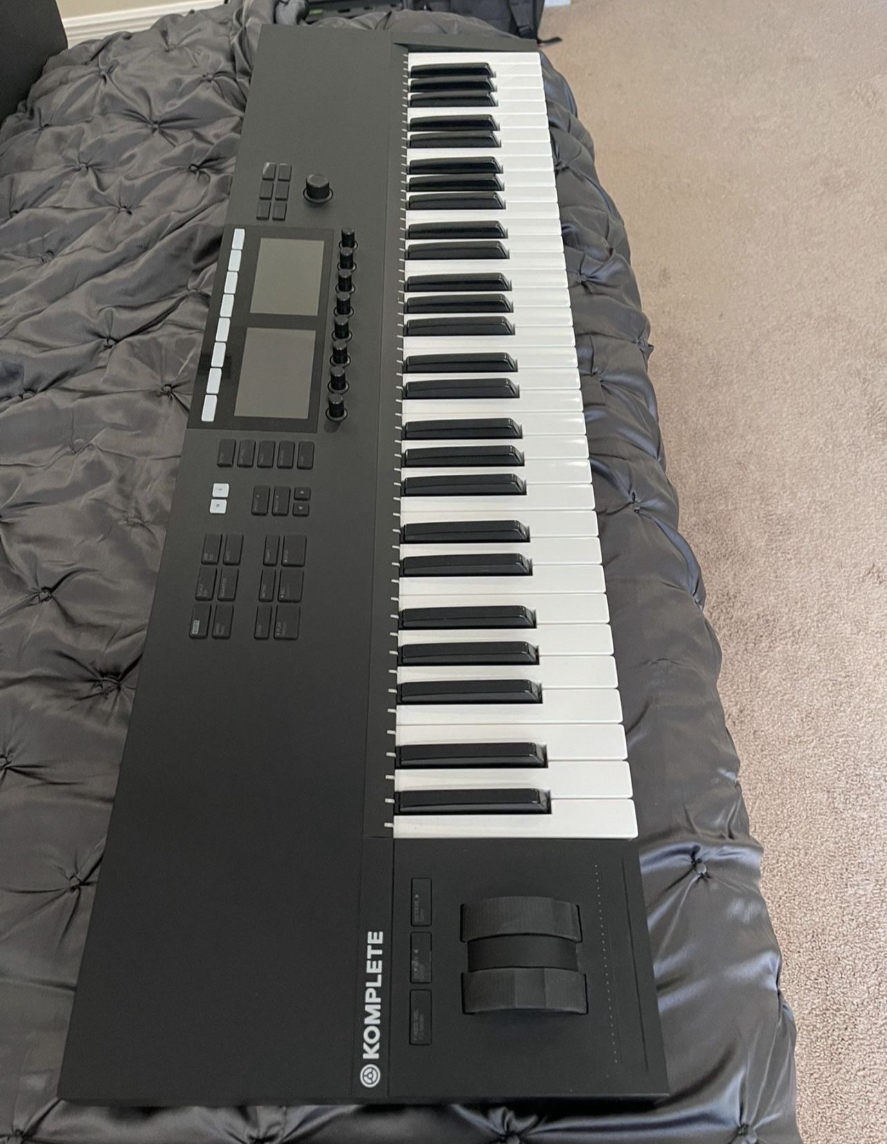 Native Instruments Komplete Kontrol S61 MK2 Smart Keyboard Controller