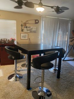 Amazing condition kitchen table