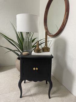 Modern / Classy End Table