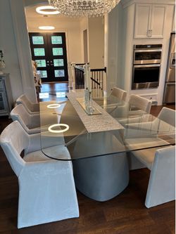 Gorgeous Contemporary Dining Table and Chairs