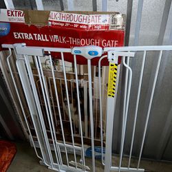 CARLSON PET GATE “WALKTHROUGH” EXTRA TALL FOR  BIG MEDIUM AND SMALL PETS
