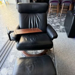 Black Leather Ekornes Stressless Lounge Chair & Ottoman