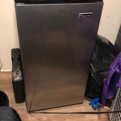 Magic Chef Mini Fridge 
