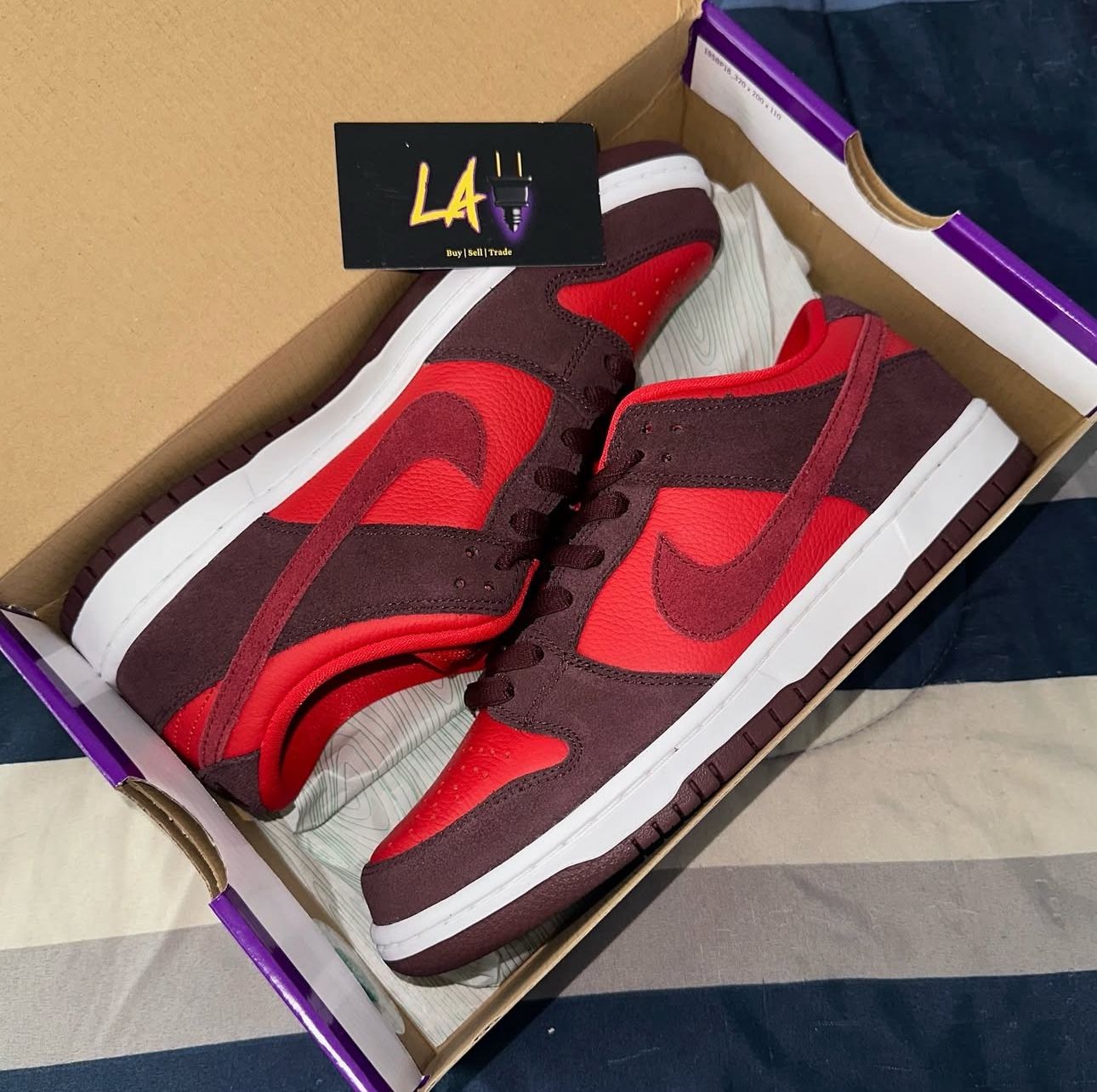 Stussy × Nike SB Dunk Low Cherry 公式通販 Nike SB Dunk Low 