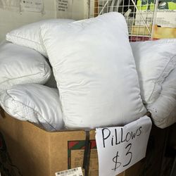 Pillows $3 each🔥