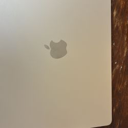 MacBook Air M4, 15 Inch, 16 Ram, 256 SSD 