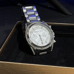 Authentic Michael Kors Women’s Watch NEEDS BATTERY