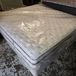 King Size Mattress And Boxsprings 