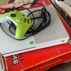Xbox 1 With Remote 
