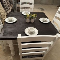 Beautiful Rustic Farmhouse Dining Set W/4 Large Rustic Chairs