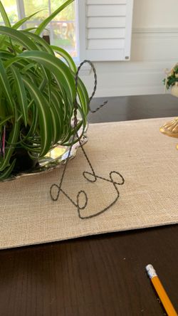 Yea Cup And Saucer Holder 