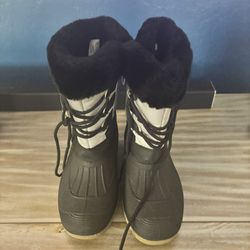 Girls Size 5 Snow Boots 