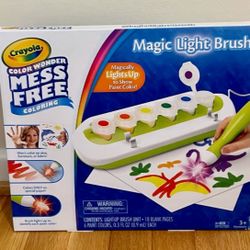 (New) Crayola Color Wonder Mess Free Magic Light Brush 2.0 Paint Set for  Sale in San Diego, CA - OfferUp