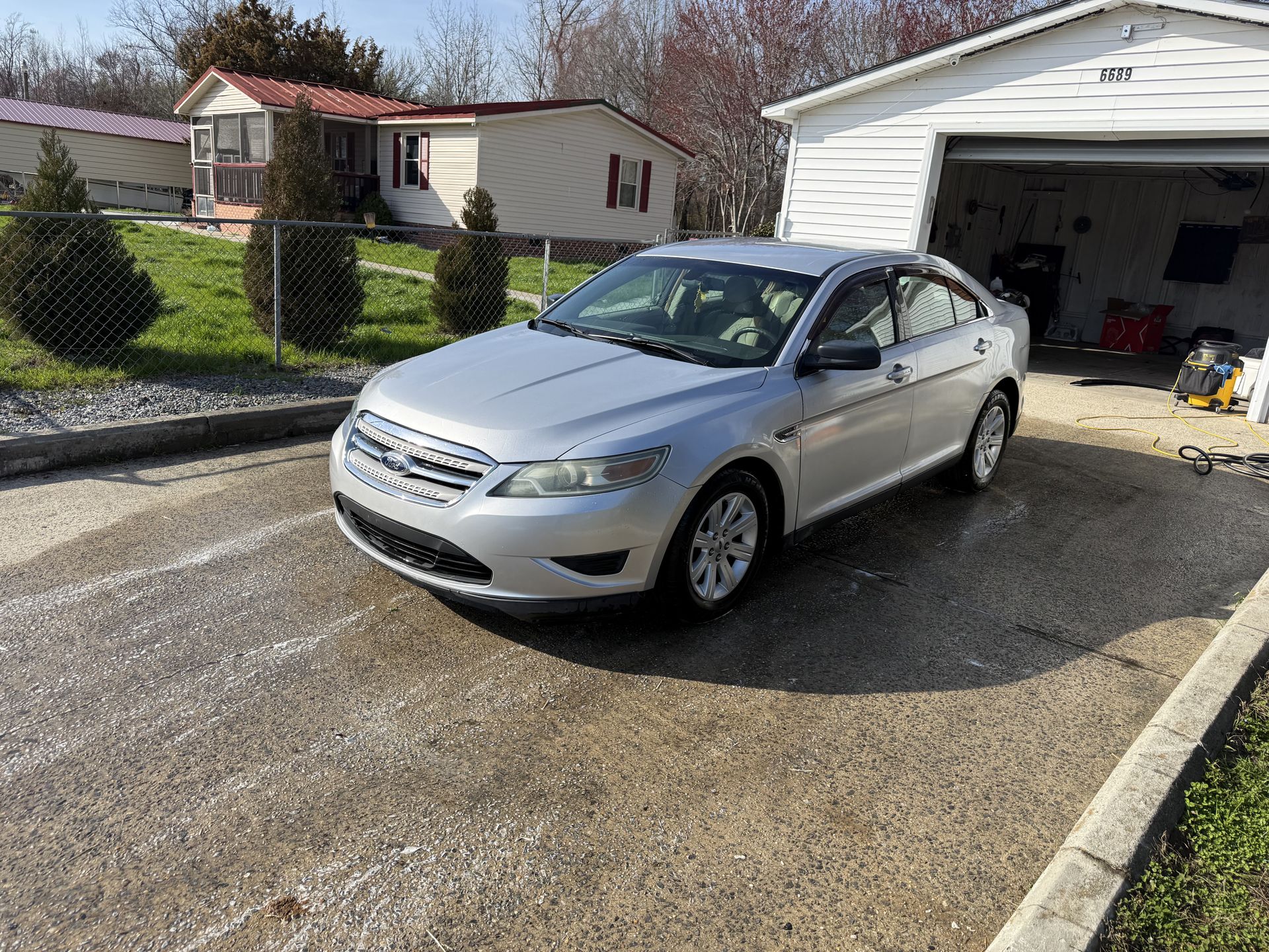 2010 Ford Taurus