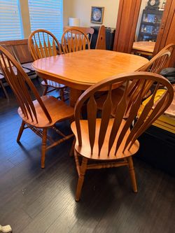 Oak Dining Table with 6 Windsor Chairs