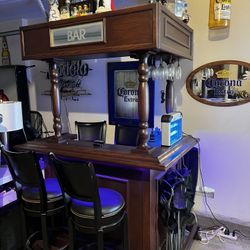 Wooden Bar/ Full Bottom & Top/ 4 Bar Stools / No delivery