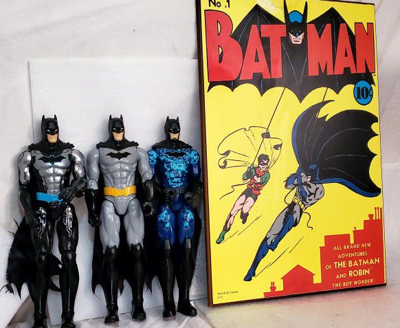 Batman Lot with Silver Buffalo DC Comics No.1 Batman Wall Decor 3 Bat-tech Dolls