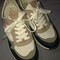 Women's 10 Taōs shoes