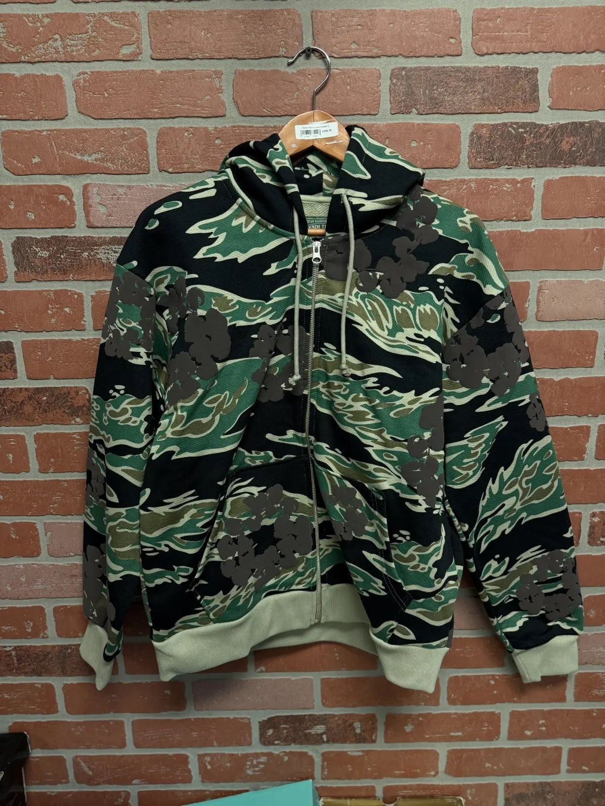 Denim Jeans Tears Zip Up Chrome Jacket Hearts Camo Green Wreath Puff Small S