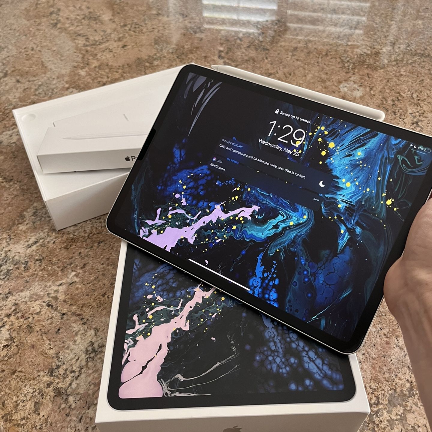 iPad Pro 11 64gb Wifi + Apple Pencil 2 for Sale in Castaic