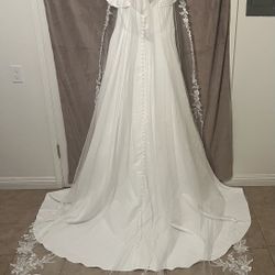 Wedding Dress & Veil Never Worn 