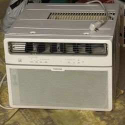 Air Conditioner Toshiba 15,000 BTUs Window