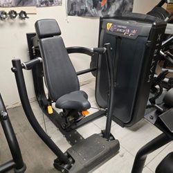 Matrix ultra vertical chest press commercial gym equipment exercise fitness weight machine