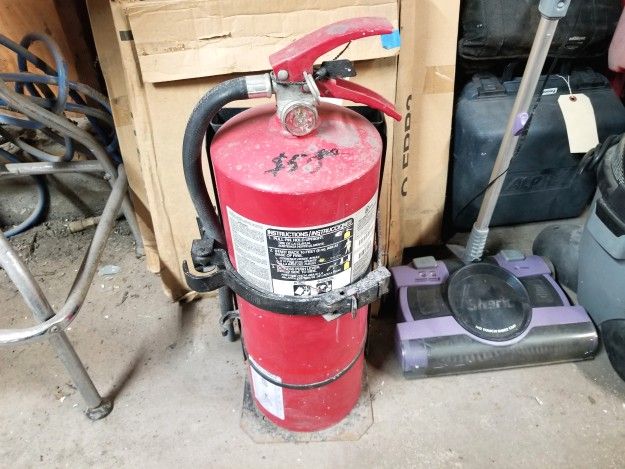 Ansul Model C20 Sentry 20 lb BC Fire Extinguisher

