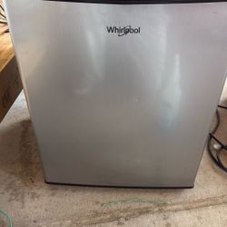 Whirlpool Mini fridge 
