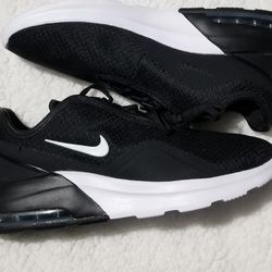 Nike air Max Motion 2 Mens Size 8.5 New 