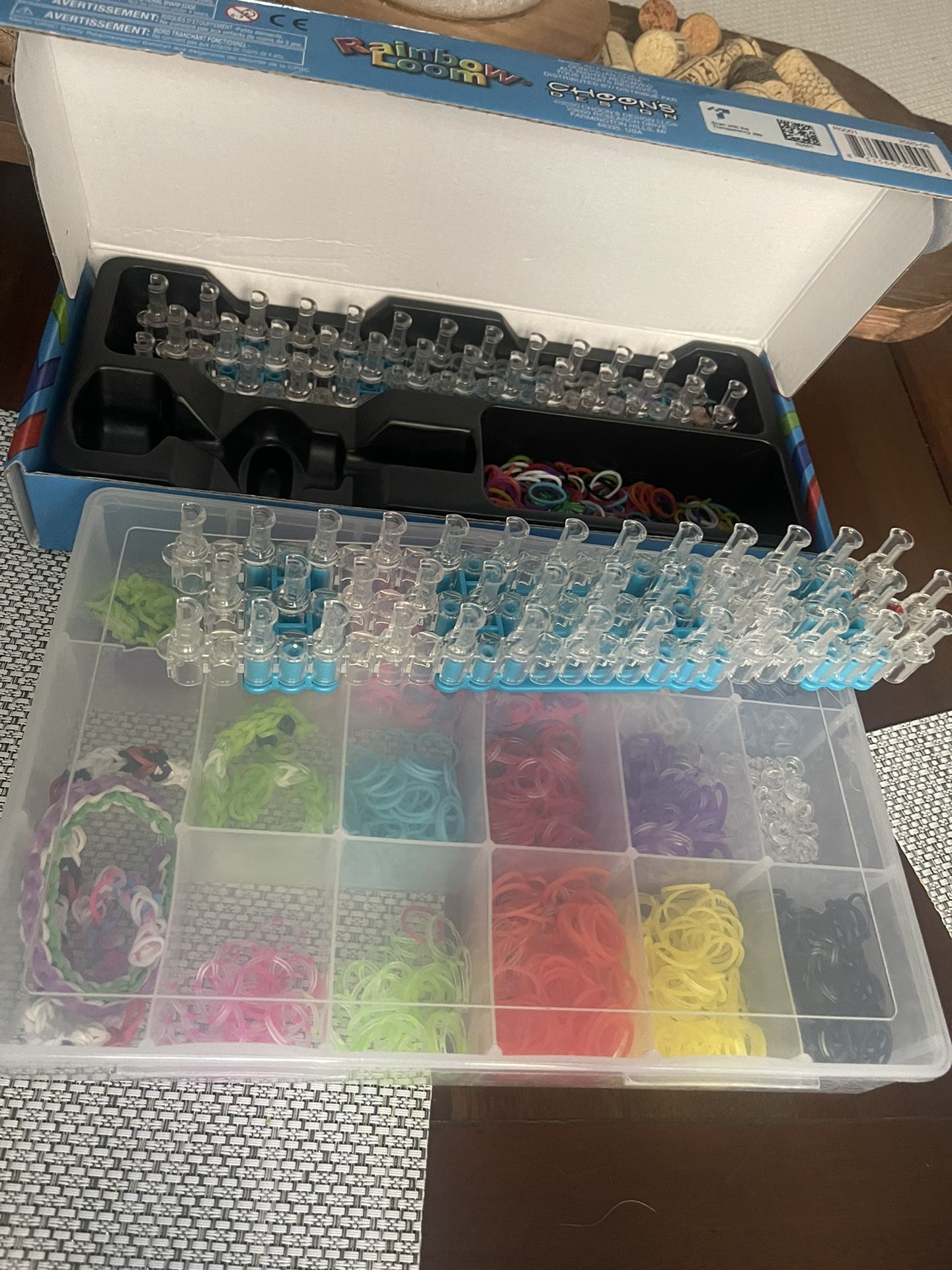 Rainbow Loom bands and container set