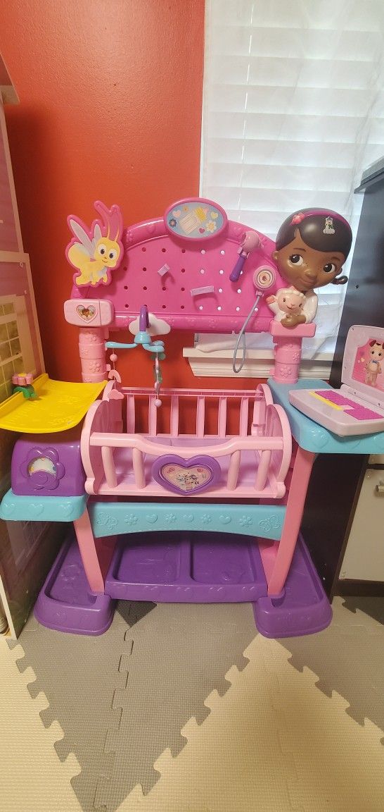 Disney Doc McStuffins All in One Baby Nursery Set
