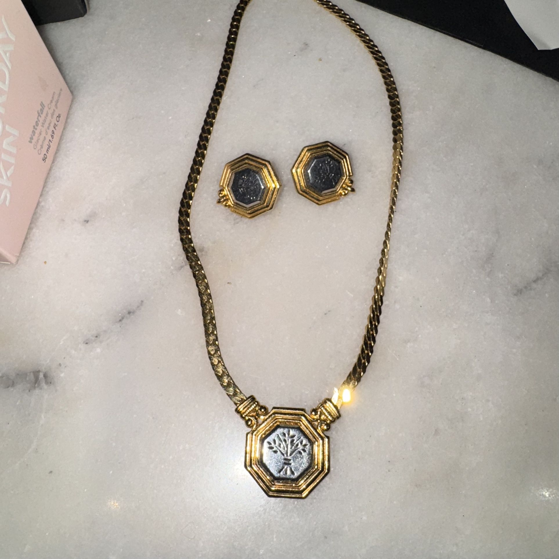 Avon Set