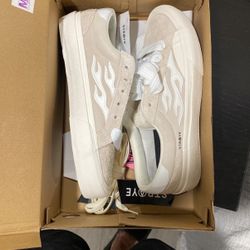 Strategic Logan Puff Cream Size 12