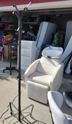 Shampoo chair recliner