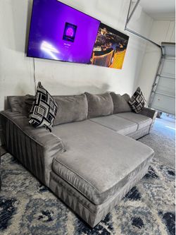 * Like New * Living spaces 2pc Modular gray sectional sofa ( Free Delivery )