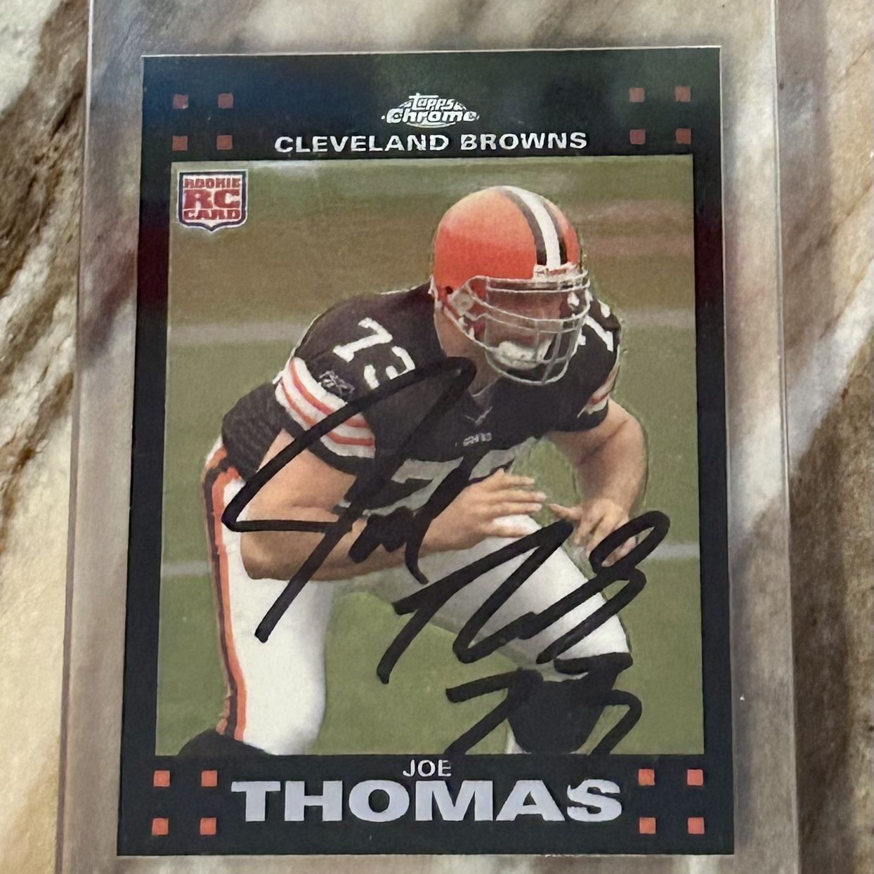 JOE THOMAS CLEVELAND BROWNS AUTOGRAPHED SIGNED FOOTBALL CARD TOPPS NFL