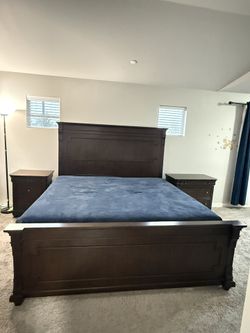🛌 Selling Our King Size Bassett Bedroom Set - Great Deal!