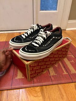 Paralyze Black vans