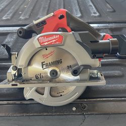 Milwaukee m18 fuel.  6-1/2.  Circular  saw  (tool only )