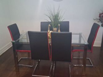 Dinner room 6 seater glass table