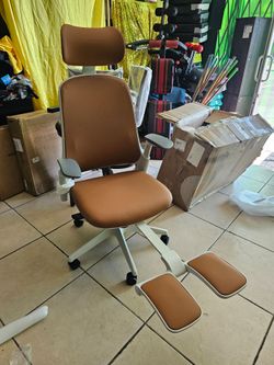 Boss Pro Leather Office Chair by Sunaofe