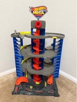 Hot Wheels City Mega Garage Playset – 4 Levels, Corkscrew Elevator, Stores 60+ Cars