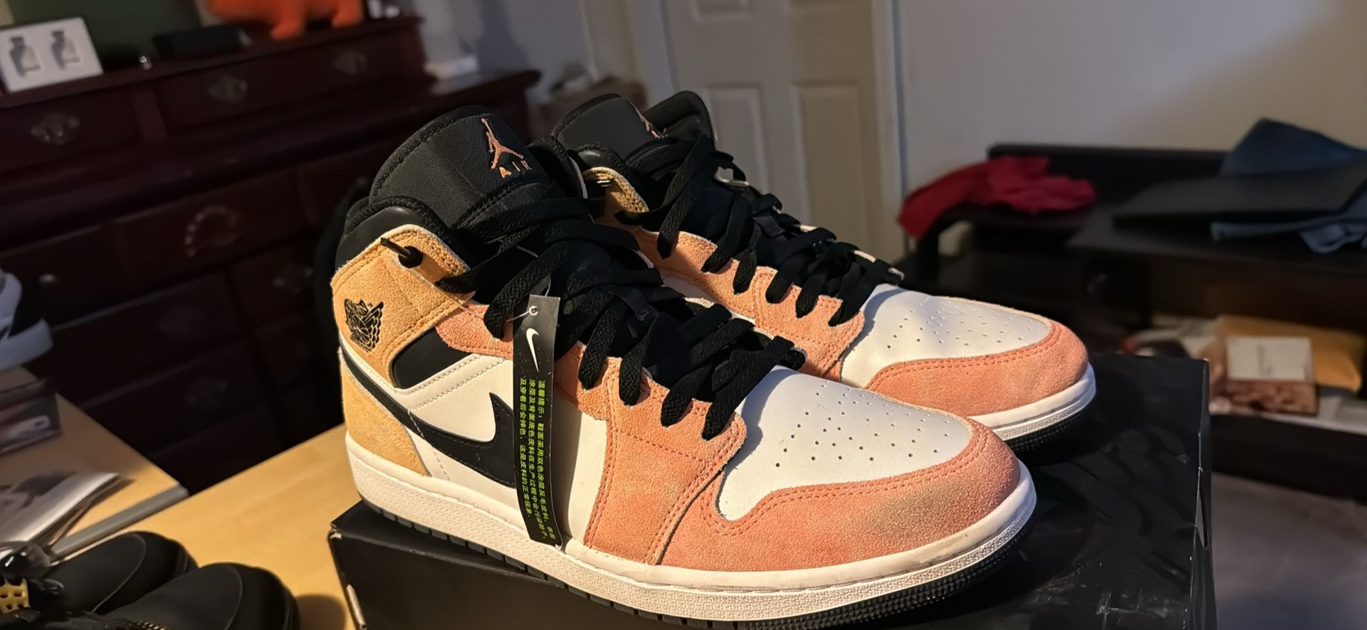 Jordan 1 MID SE