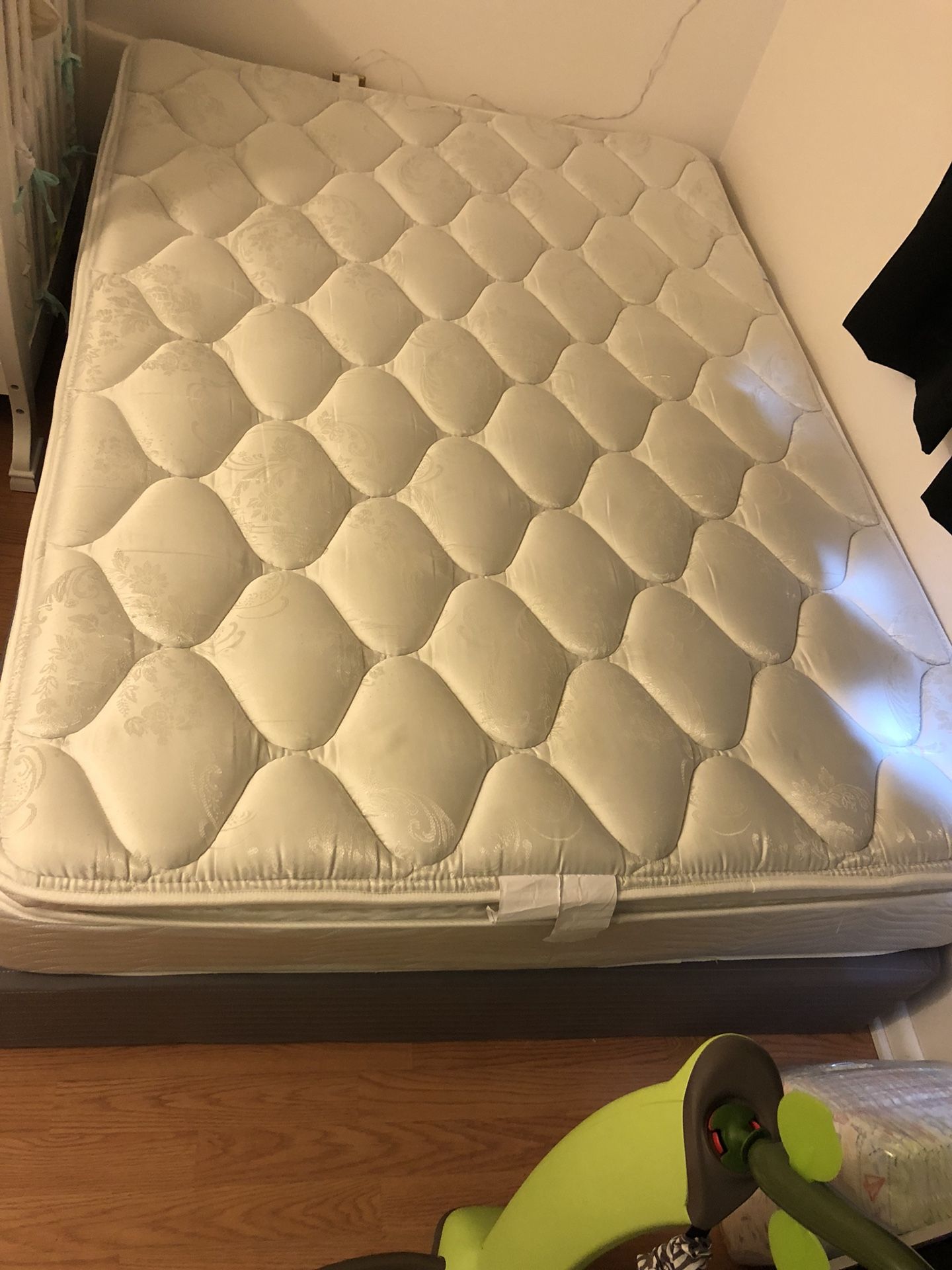 Ortho-Posture Pillowtop Full Mattress, Boxspring included, $100 OBO