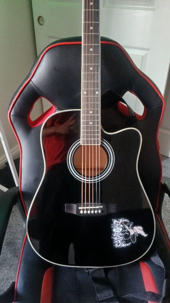 Black Acustic Guitar