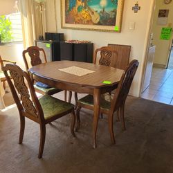 dinning table leaf 5 chairs $25