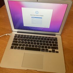 It’s Still Available - MacBook Air 13” (2015) 8GB Ram, 2.2 Dual Core i7