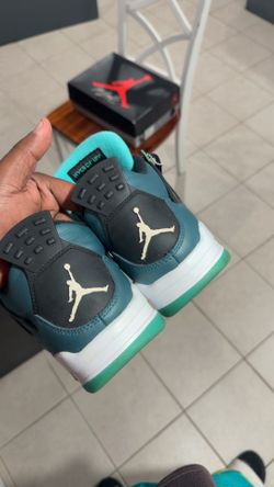 Jordan 4 Teal/Turquoise Size __ Like New